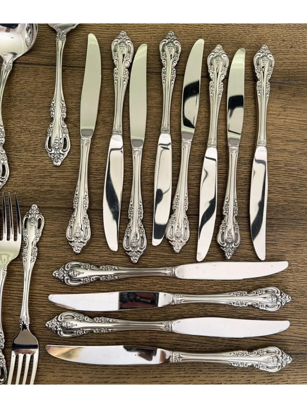 Oneida Community Brahms 65 Pc Stainless Flatware Set - Service for 12